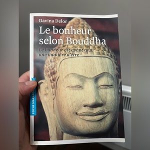Le bonheur selon Bouddha par Davina Delor Livre en très bon état Softcover Book